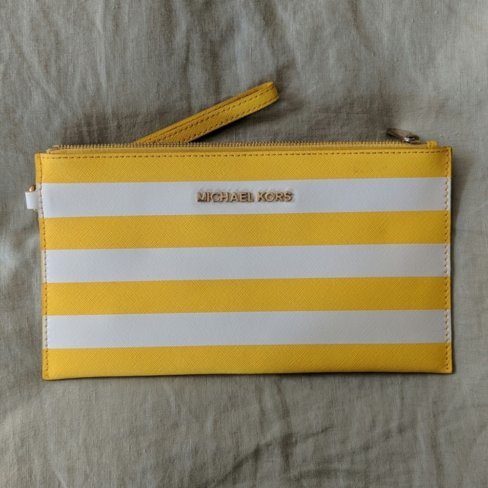 EUC Michael Kors clutch